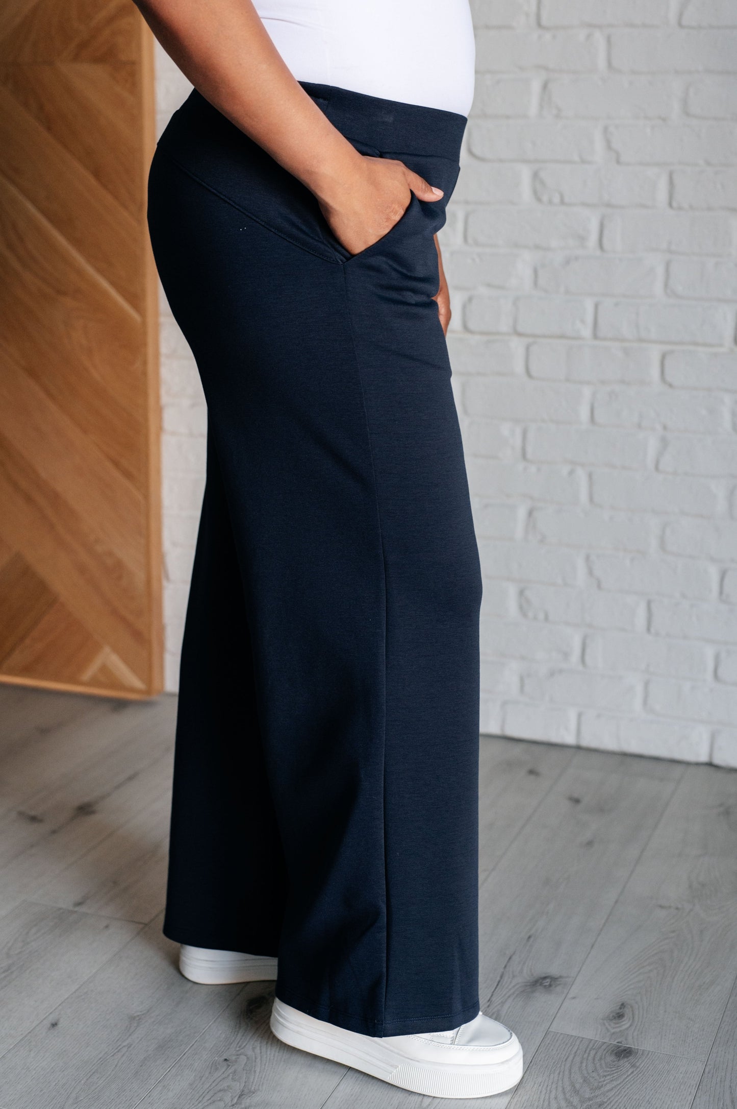 Dear Scarlett Resort Travel Wide Leg Crop Pant in  Navy