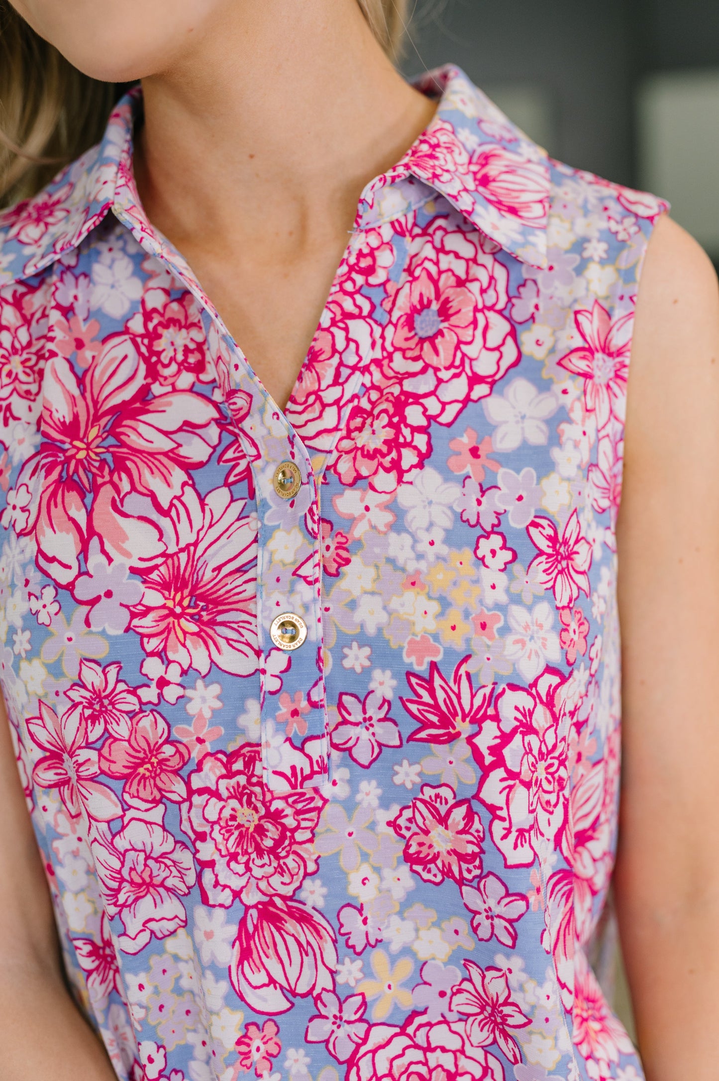 Dear Scarlett Sea Spray Collared Sleeveless Top in Falling Floral