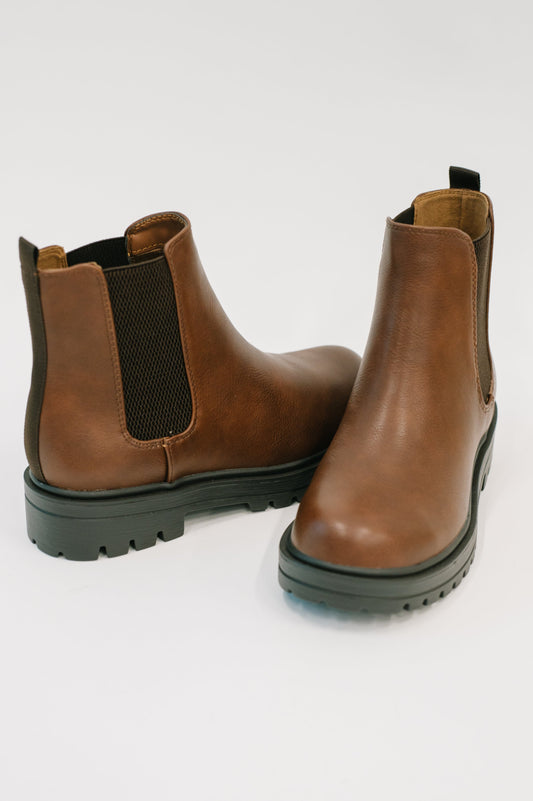 SODA Paden Chelsea Boots in Brown