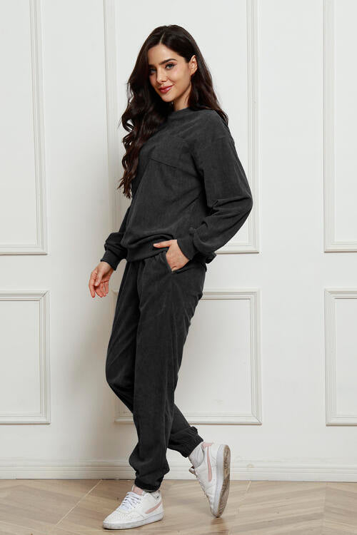 Round Neck Sweatshirt and Sweatpants Set