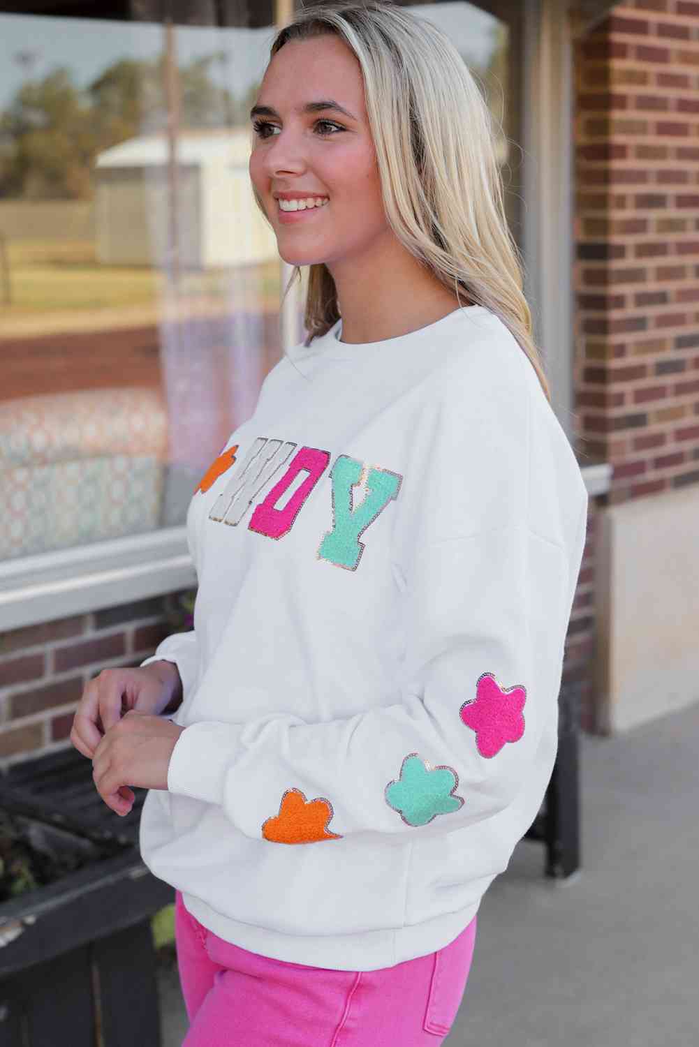 HOWDY Graphic Round Neck Sweatshirt